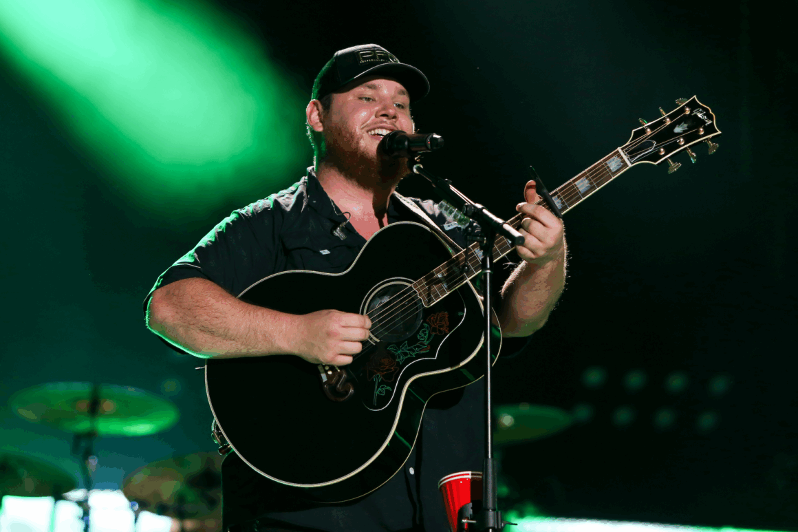 Luke Combs CMA Awards performers