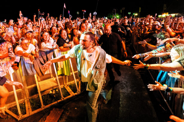 Noah Kahan at Bonnaroo 2026. Photo by Pooneh Ghana.